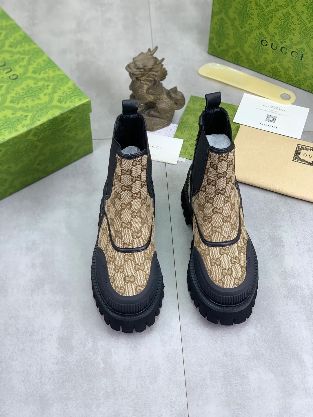 Men's Men's Shoes 💰P500 💰【New Style】 Gucci lazy slip-on couple 🧑‍🤝‍🧑 style high-top leather shoes hot selection (Gucci GUCCI) official website latest Gucci lazy 🎁 leather shoes, hot style 💥 style is simple and elegant, exclusive for trendy men. Unique official website latest brand original double G pressure Floral elements👑Original Gucci decoration, fashionable and elegant, the fabric is original calfskin with double G denim✅fully imported soft sheepskin lining, the official website specifies wear-resistant lightweight foam business outsole, the classic model is taken in real life🎬Number of yards: 36-46 Various colors available
